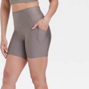 Women’s High Rise Pocketed Bike Support 6”.   Taupe. S